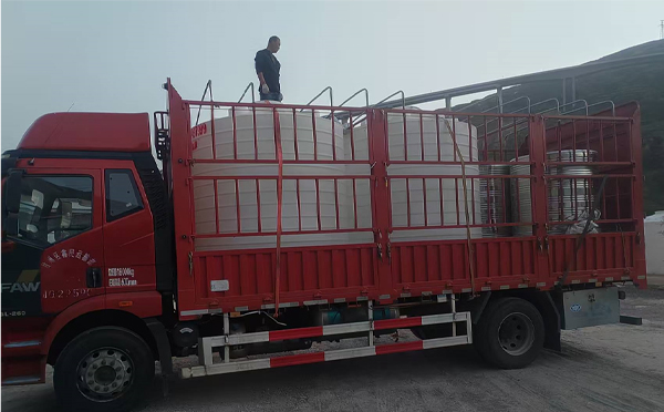 西宁立式运输桶安排发货现场